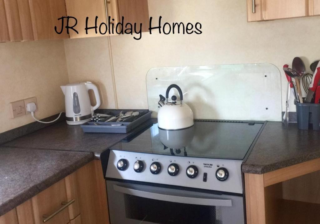 J.R. Holiday Homes Clacton-on-Sea Zewnętrze zdjęcie