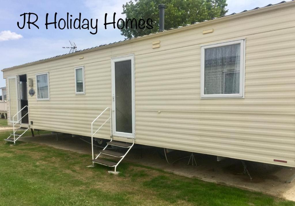 J.R. Holiday Homes Clacton-on-Sea Zewnętrze zdjęcie